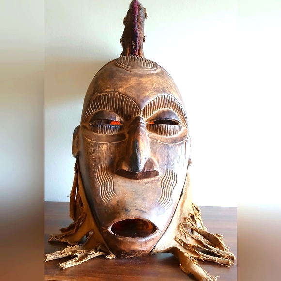 Authentic African Mask - Picture 1 of 6